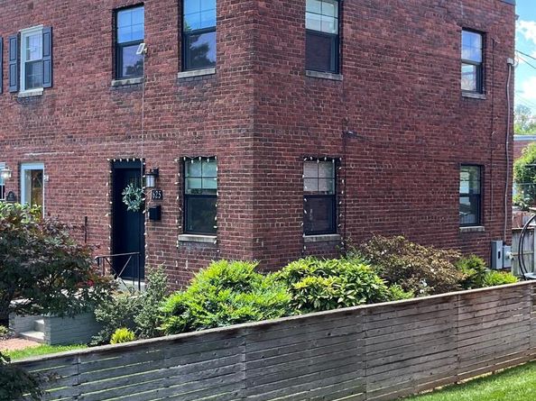 625 S Henry Street, Alexandria VA 22314