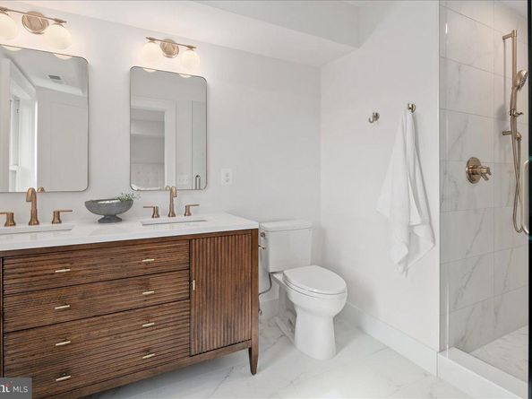 909 N Irving Street, Arlington VA 22201