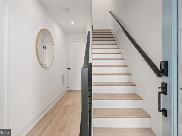 909 N Irving Street, Arlington VA 22201