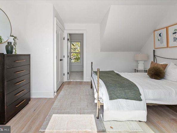 909 N Irving Street, Arlington VA 22201