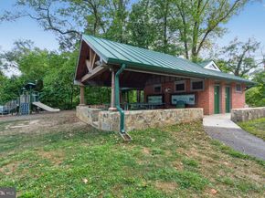 3950 27TH Road N, Arlington VA 22207