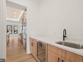 505 Adelman Circle SW, Vienna VA 22180