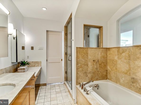1820 Rittenhouse Square 1601, Philadelphia PA 19103