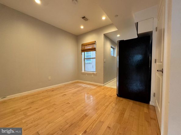 657 N 12TH Street, Philadelphia PA 19123