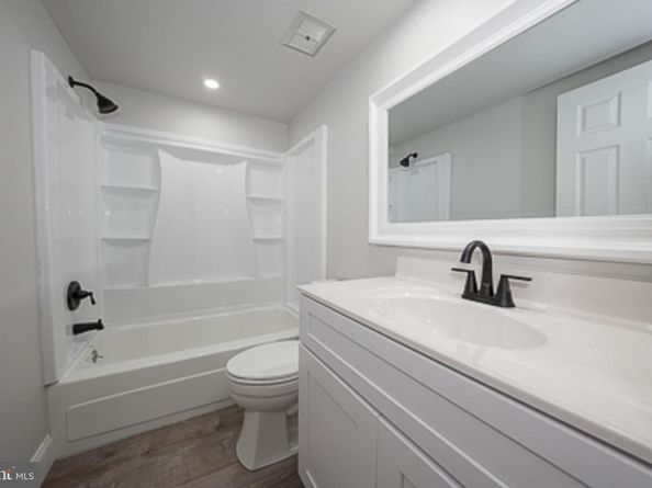 262 Drummers Lane 262, Wayne PA 19087