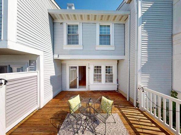 3345 Lakeside View Drive 77, Falls Church VA 22041