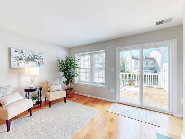 3345 Lakeside View Drive 77, Falls Church VA 22041