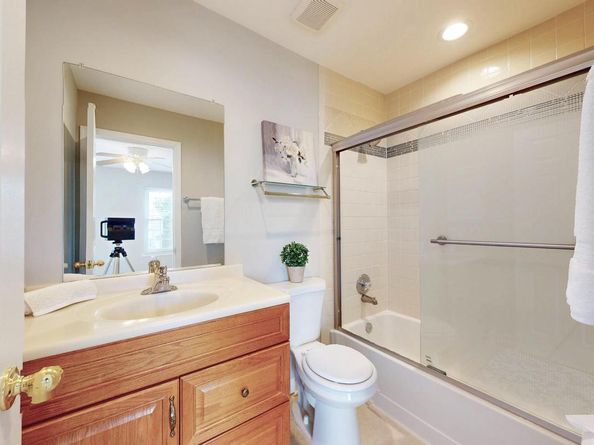 3345 Lakeside View Drive 77, Falls Church VA 22041