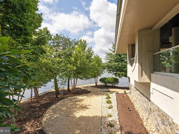 6106 Beachway Drive, Falls Church VA 22041