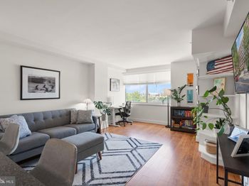 800 4TH Street SW