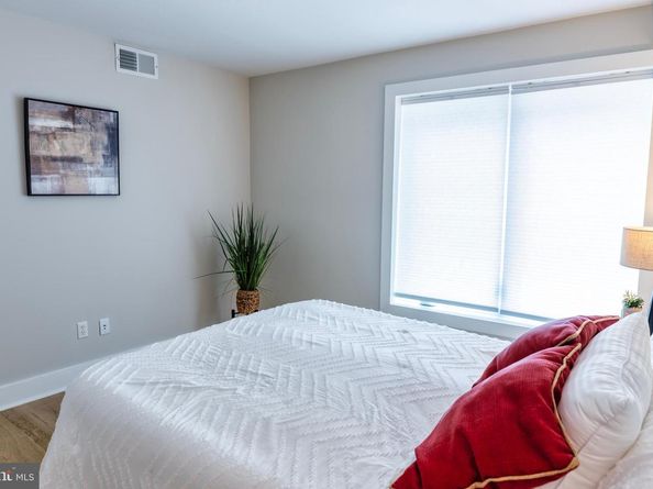 919 12TH Street NE 202, Washington DC 20002