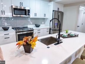 919 12TH Street NE 202, Washington DC 20002