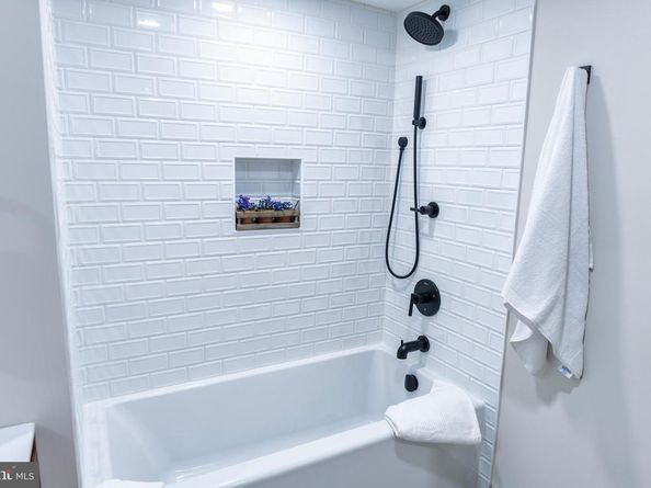 919 12TH Street NE 202, Washington DC 20002