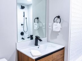 919 12TH Street NE 202, Washington DC 20002