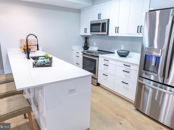 919 12TH Street NE 202, Washington DC 20002