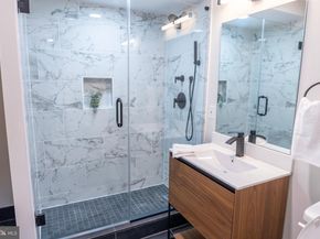 919 12TH Street NE 202, Washington DC 20002