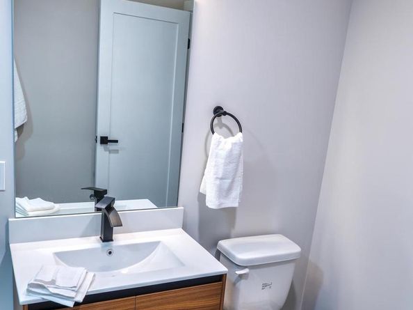 919 12TH Street NE 202, Washington DC 20002