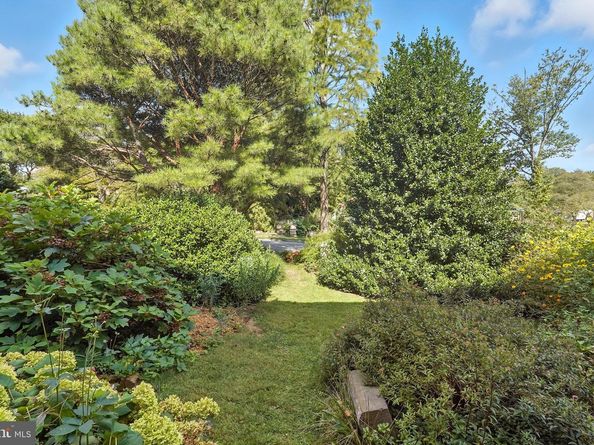 8420 Chippewa Road, Philadelphia PA 19128