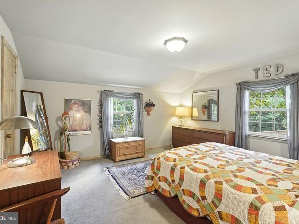 8420 Chippewa Road, Philadelphia PA 19128