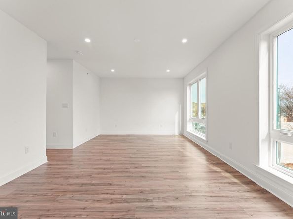 257 E Sharpnack Street, Philadelphia PA 19119