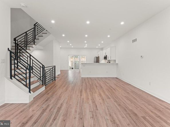 257 E Sharpnack Street, Philadelphia PA 19119