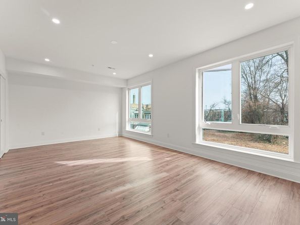 257 E Sharpnack Street, Philadelphia PA 19119
