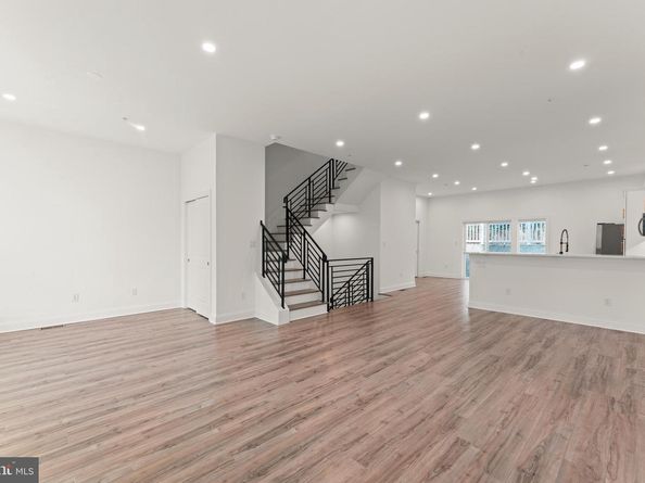 257 E Sharpnack Street, Philadelphia PA 19119