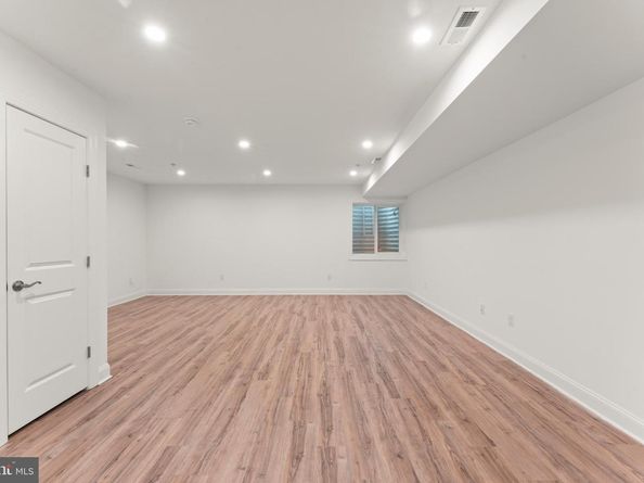 257 E Sharpnack Street, Philadelphia PA 19119