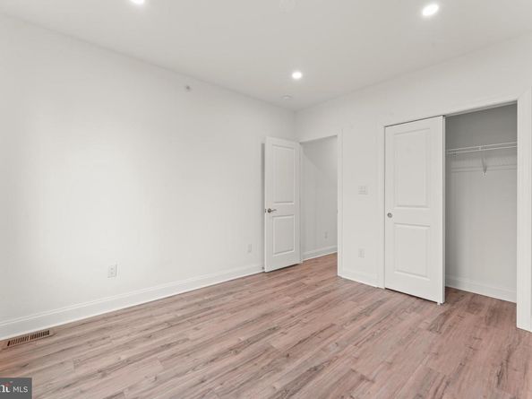 257 E Sharpnack Street, Philadelphia PA 19119