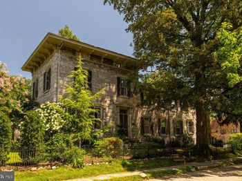 400 E. Evergreen Avenue