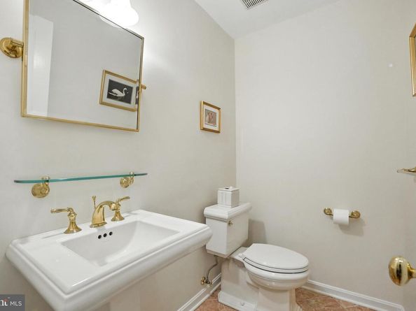 2319 S Queen Street, Arlington VA 22202