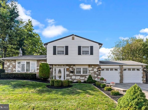 525 Cassingham Road, Fairless Hills PA 19030