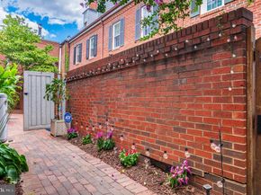 102 King Henry Court, Alexandria VA 22314