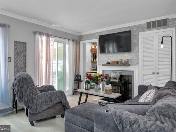 102 King Henry Court, Alexandria VA 22314