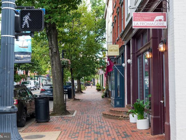 102 King Henry Court, Alexandria VA 22314