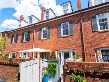 102 King Henry Court