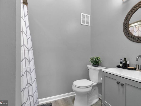 102 King Henry Court, Alexandria VA 22314