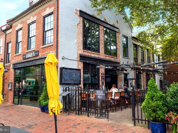 102 King Henry Court, Alexandria VA 22314