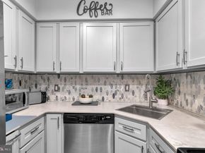 102 King Henry Court, Alexandria VA 22314