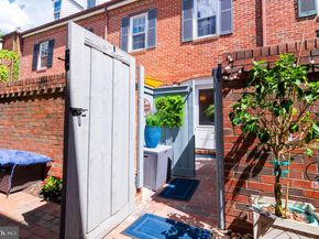 102 King Henry Court, Alexandria VA 22314