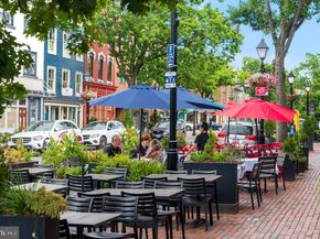 102 King Henry Court, Alexandria VA 22314