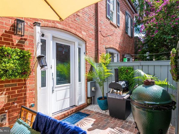 102 King Henry Court, Alexandria VA 22314
