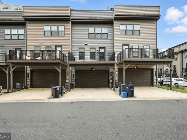 13222 Lake Waterview Way, Herndon VA 20171