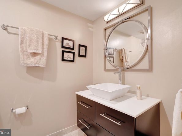 1800 Old Meadow Road 1121, Mclean VA 22102