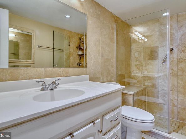 1800 Old Meadow Road 1121, Mclean VA 22102