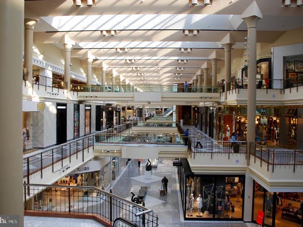 1800 Old Meadow Road 1121, Mclean VA 22102