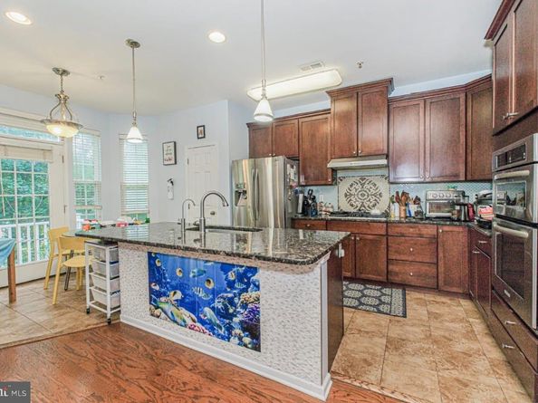 42 Creekside Court, Secaucus NJ 07094