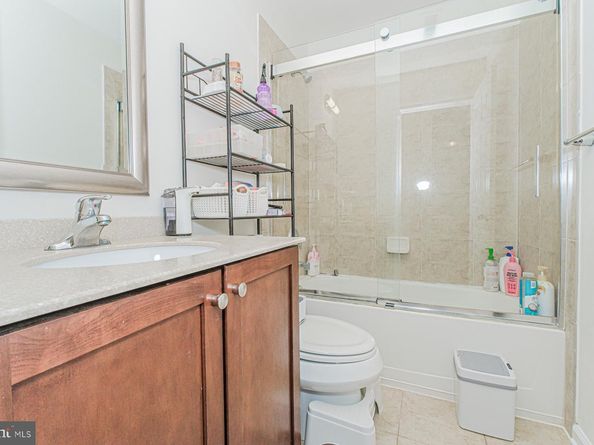 42 Creekside Court, Secaucus NJ 07094