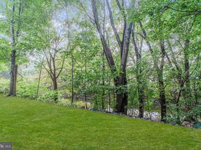 42 Creekside Court, Secaucus NJ 07094
