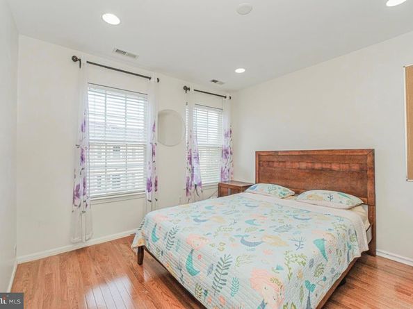 42 Creekside Court, Secaucus NJ 07094